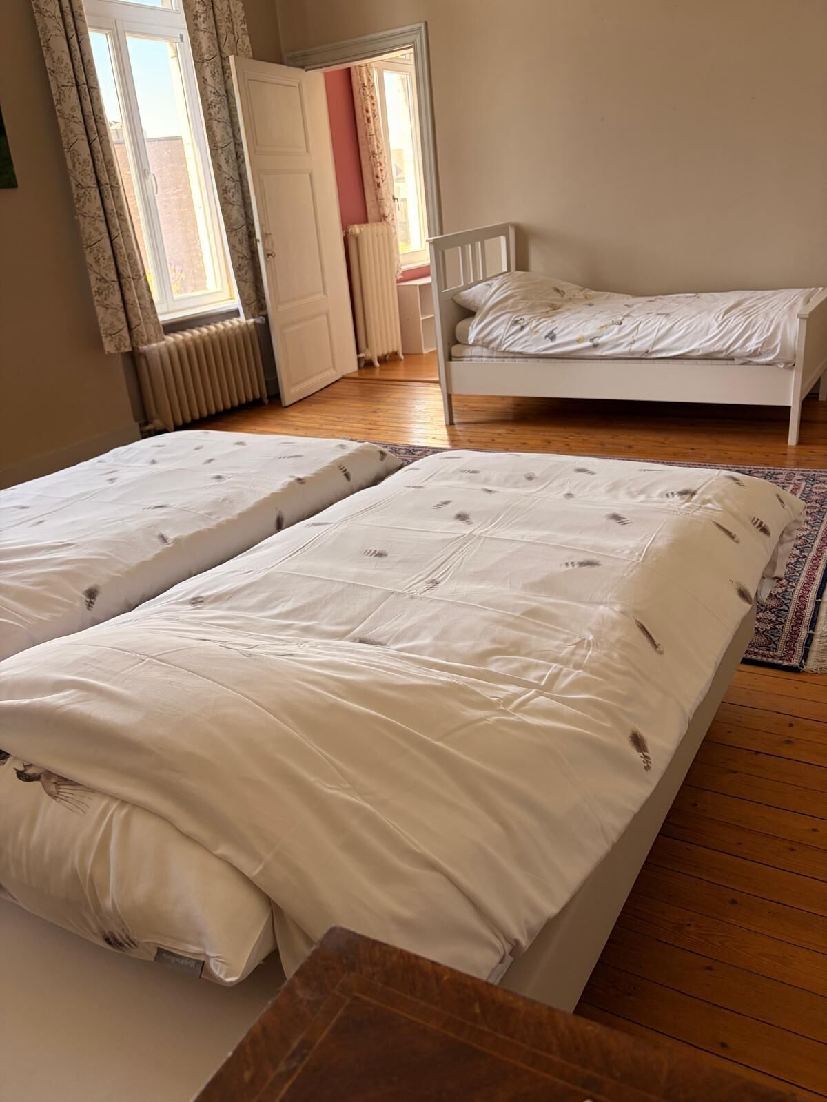 WiFi, bed sheets