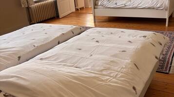 WiFi, bed sheets