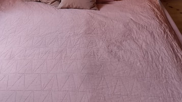 2 habitaciones, tabla de planchar con plancha, wifi y ropa de cama