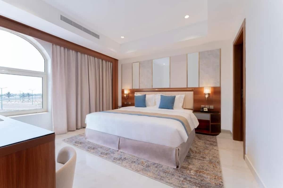 Grand Suite, City View | In-room safe, iron/ironing board (on request), WiFi (free)