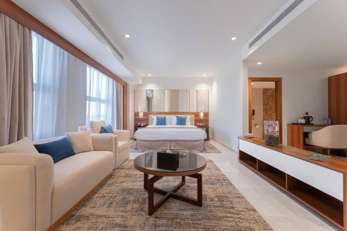Presidential Suite, City View | In-room safe, iron/ironing board (on request), WiFi (free)