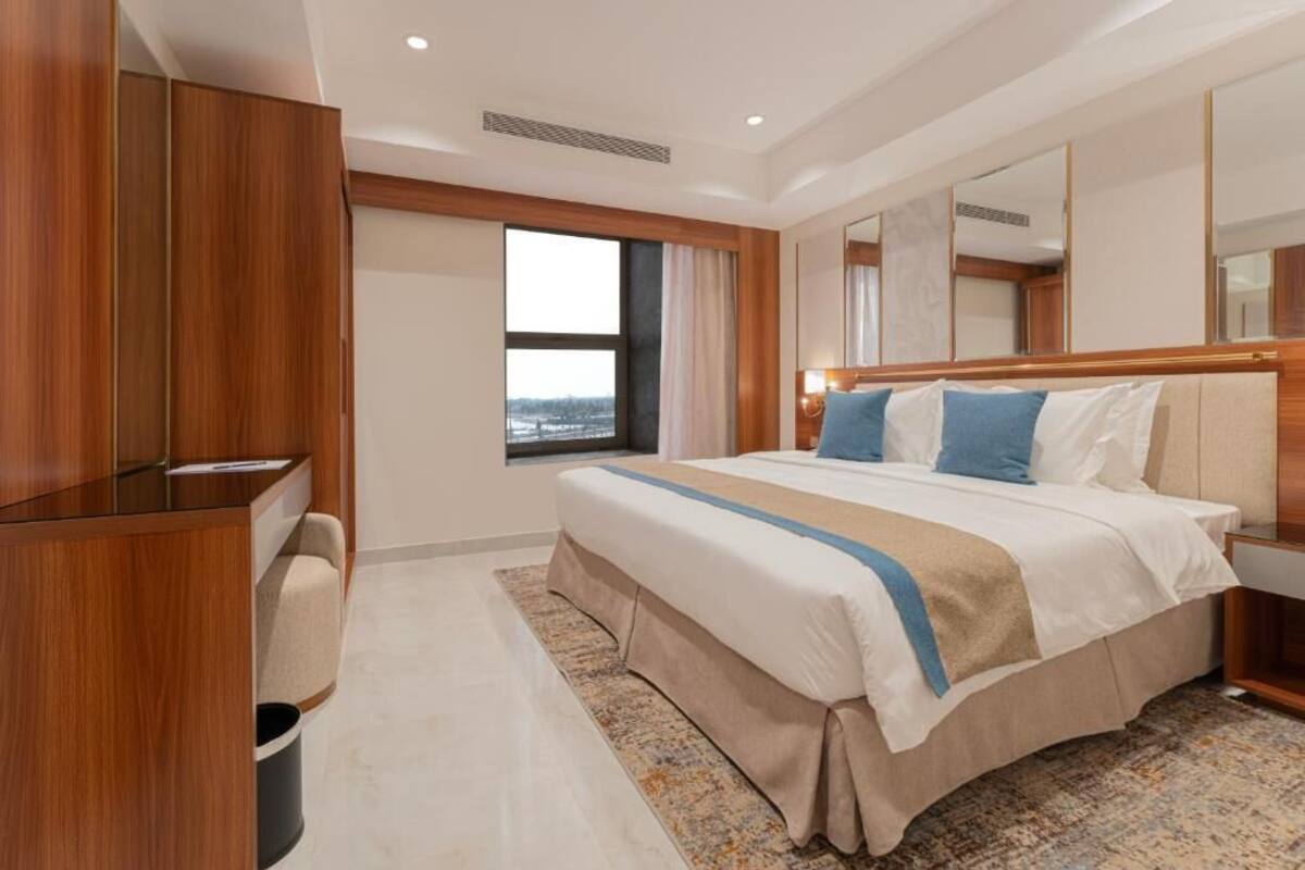Grand Suite, Sea View | In-room safe, iron/ironing board (on request), WiFi (free)