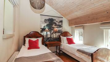 2 bedrooms, individually decorated, individually furnished, free WiFi