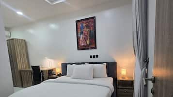 1 chambre, bureau, fer et planche à repasser, Wi-Fi gratuit