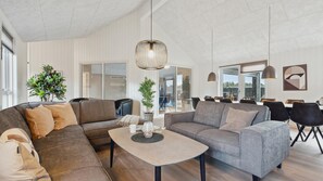 TV, fotballspill og bordtennis