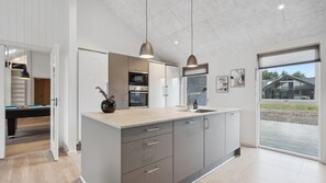 Kaffetrakter/tekoker, kjøleskap, mikrobølgeovn og ovn