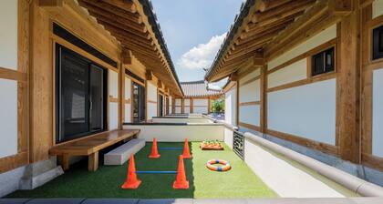 Gyeongju Hanok Stay Cheonwon Maeul