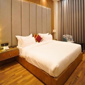 Kamar Double Deluks, pemandangan kebun | Brankas, meja kerja, Wi-Fi gratis, dan dapat diakses tamu berkursi roda