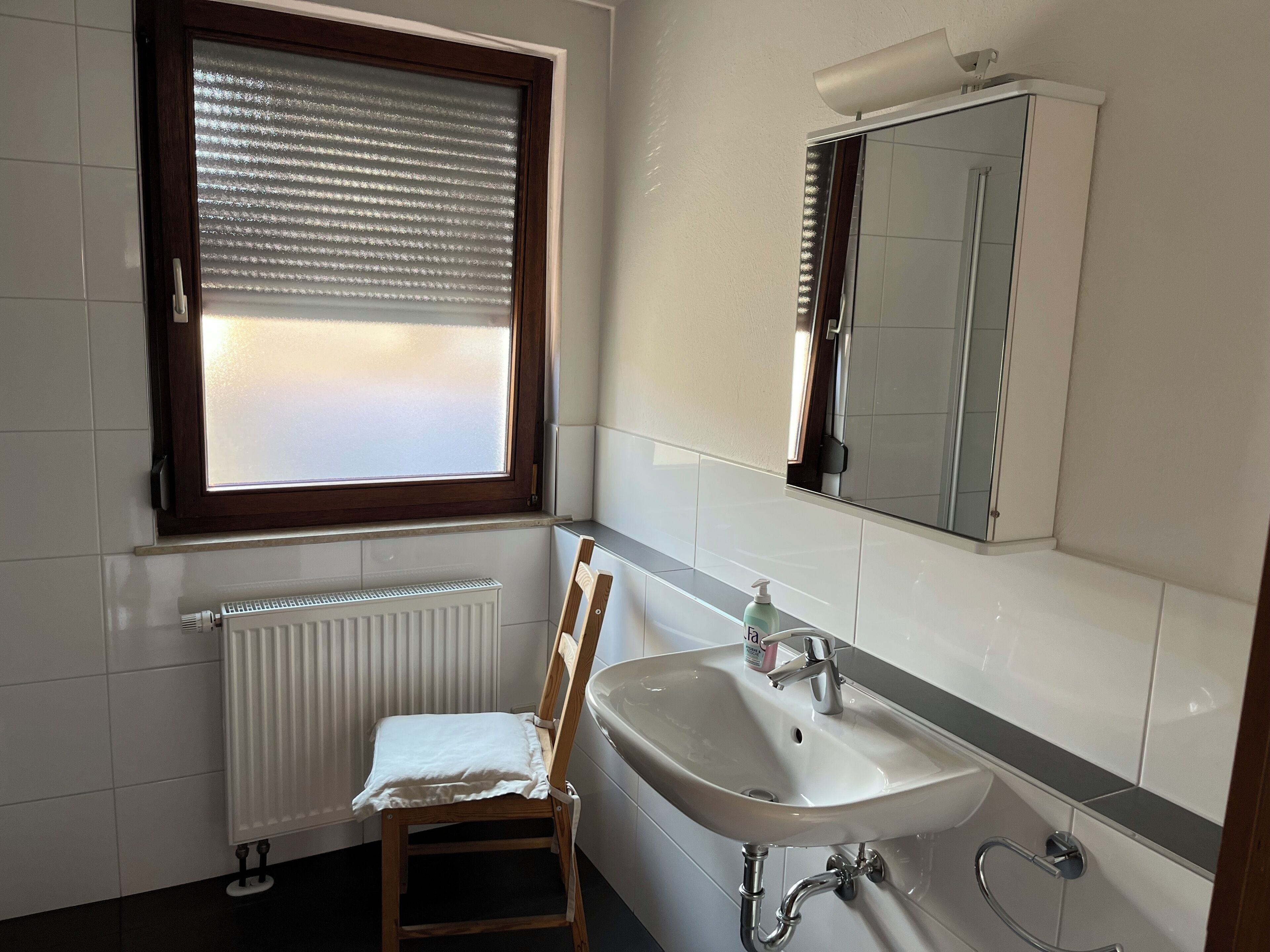 Basic-Doppelzimmer | Badezimmer | Handtücher, Seife, Toilettenpapier