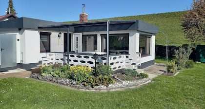 Bungalow on the edge of Leipzig's floodplain forest & right on the Saale-Leipzig Canal