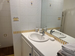 Bathroom - THE WINCH ROOMS (Nieul-sur-Mer)