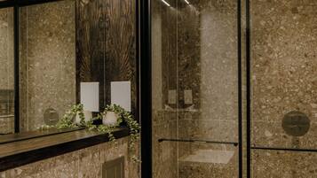 Deluxe Apartment, City View | Bathroom