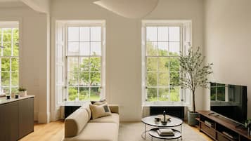 Deluxe Apartment, City View | Living area