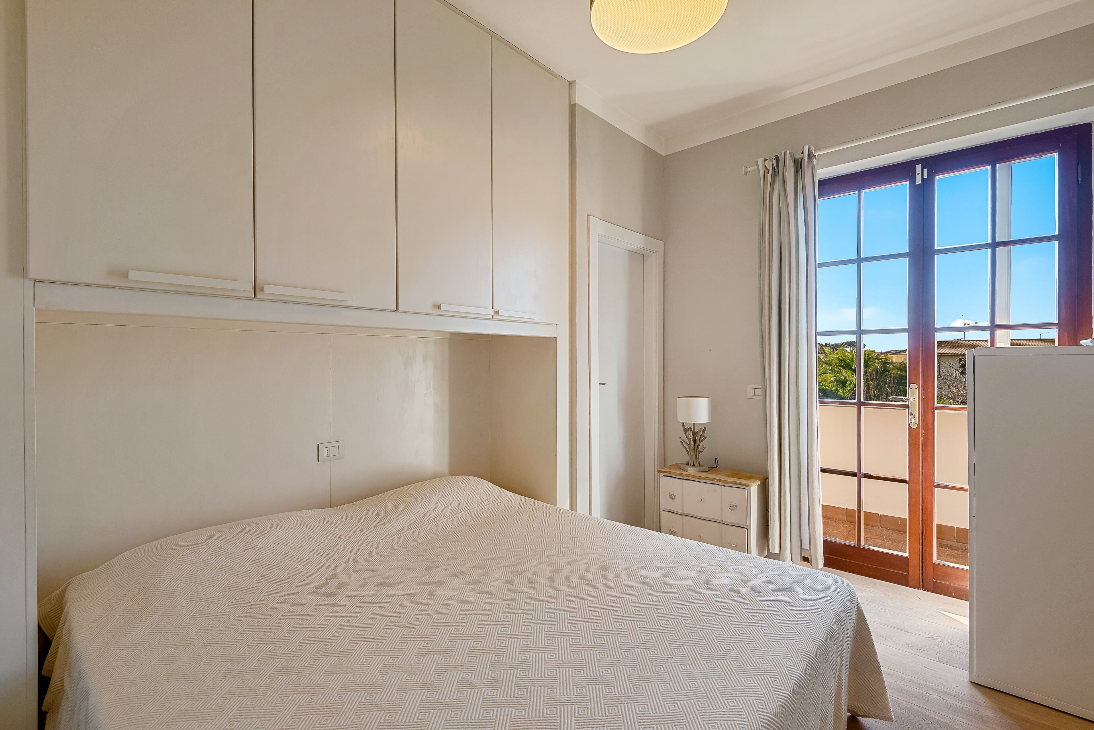5 bedrooms, iron/ironing board, free WiFi, bed sheets