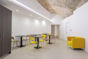 Dining - Domus Tufacee Museum (Napoli)