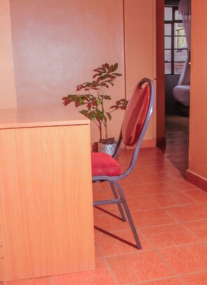 Habitació doble o amb dos llits individuals Comfort, pati, vistes a la ciutat | Interior