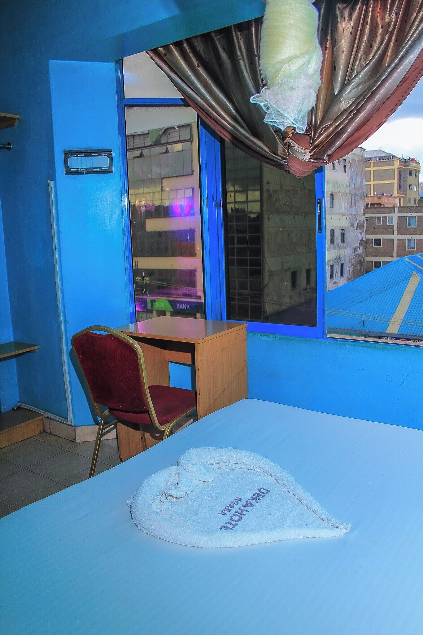 Camera Comfort con letto matrimoniale o 2 letti singoli, patio, vista città | Una scrivania, postazione laptop, Wi-Fi gratuito