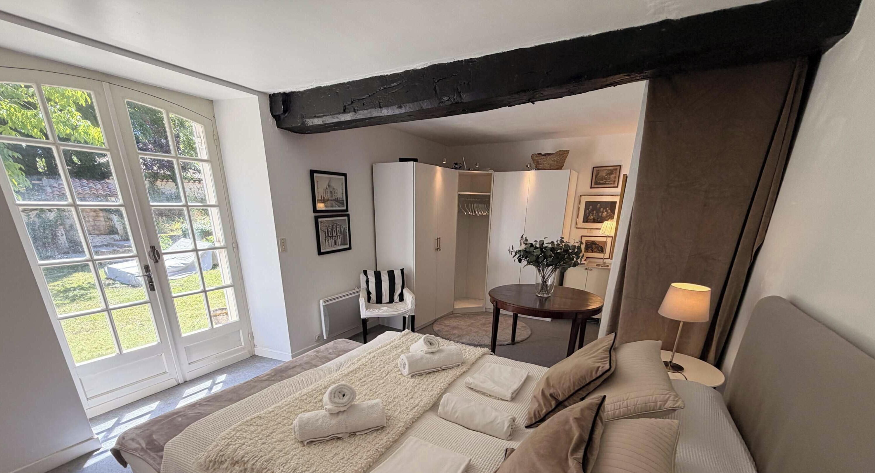 4 bedrooms, desk, iron/ironing board, WiFi