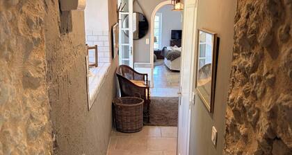 Villa de charme accès rivière jardin privé 6 - 8 p