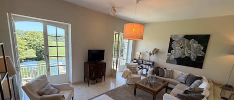 TV, fireplace, stereo, offices