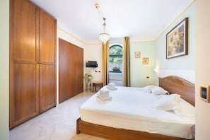 Iron/ironing board - ApartmentsGarda - Villa Giada - TOPAZIO (TORRI DEL BENACO)