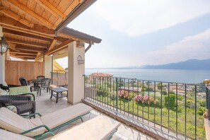 Terrace/patio - ApartmentsGarda - Villa Giada - TOPAZIO (TORRI DEL BENACO)