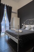 Blackout curtains, free WiFi