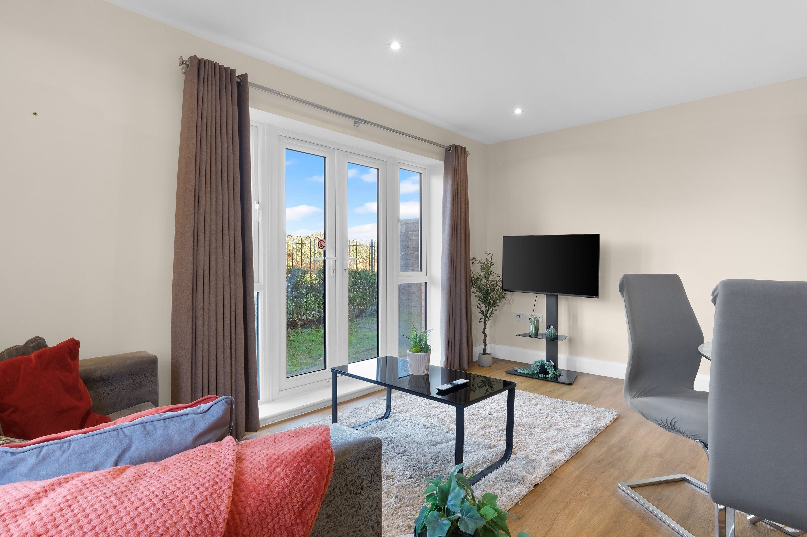 Family Apartment | Living area | 42-inch Smart TV with digital channels, Netflix, streaming services