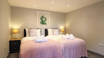 Cottage | 1 bedroom, individually decorated, individually furnished