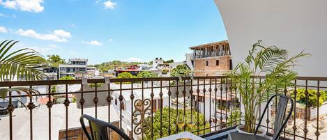 Deluxe Apartment | Outdoor dining