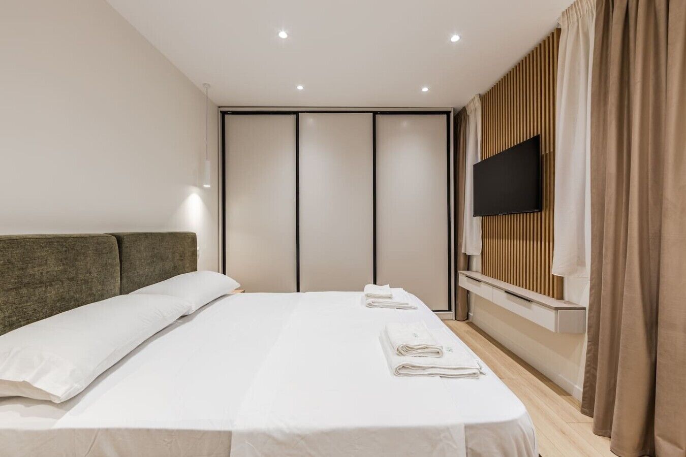 WiFi, bed sheets