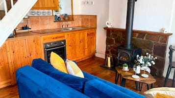 Smart-TV, Kamin, Bücher