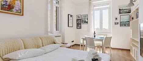 Bureau, Wi-Fi, draps fournis