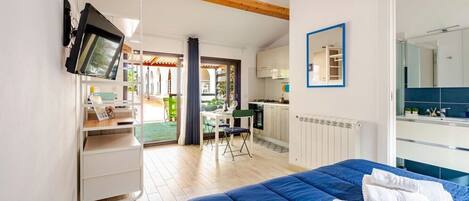 Iron/ironing board, travel cot, WiFi, bed sheets
