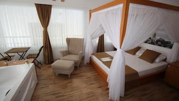 Suite, pemandangan laut terbatas | Meja kerja, ruang kerja ramah laptop, Wi-Fi gratis, dan seprai linen
