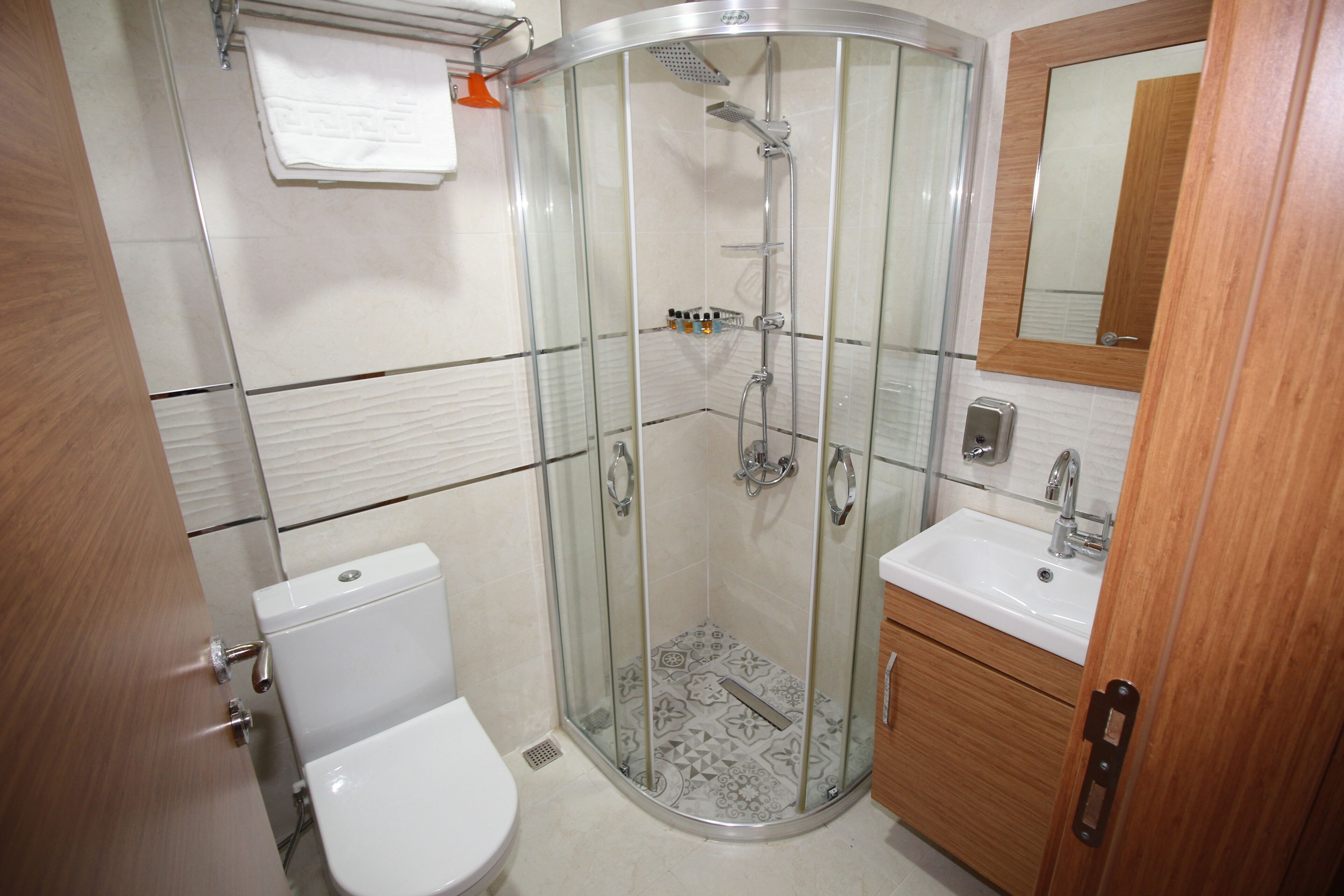 Kamar Double atau Twin | Kamar mandi | Pengering rambut, handuk, sabun, dan sampo