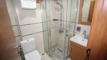 Kamar Double atau Twin | Kamar mandi | Pengering rambut, handuk, sabun, dan sampo