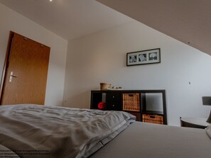 Room - Vrbo Property (Hooksiel)