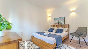 Superior Apartment, Mountain View | Laptop workspace, free WiFi
