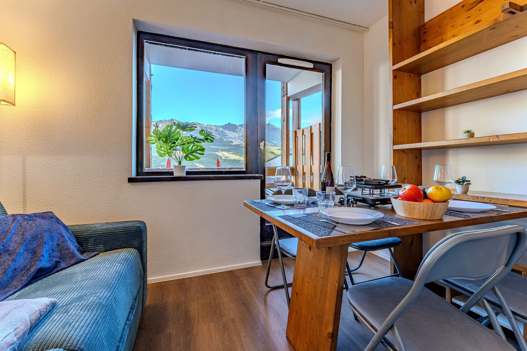 Comfort Apartment, Balcony, Mountain View | Dining