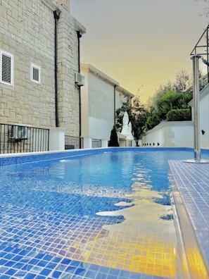 Outdoor pool - Turkuaz Boutique Hotel (Sveti Stefan)