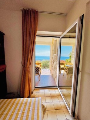 Desk, laptop workspace, free WiFi - Turkuaz Boutique Hotel (Sveti Stefan)