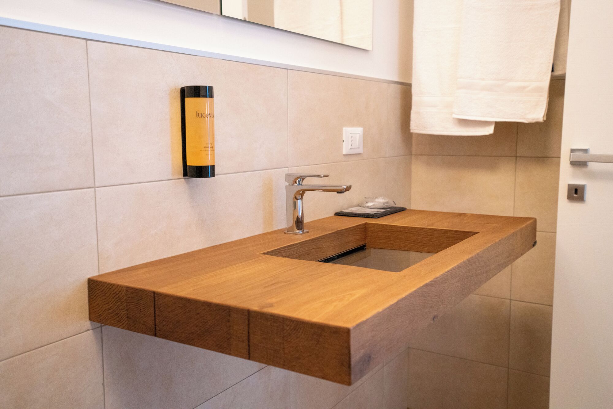 Double or Twin Room, Vineyard View (Vigna Cataratte) | Bathroom | Shower, hair dryer, towels, soap