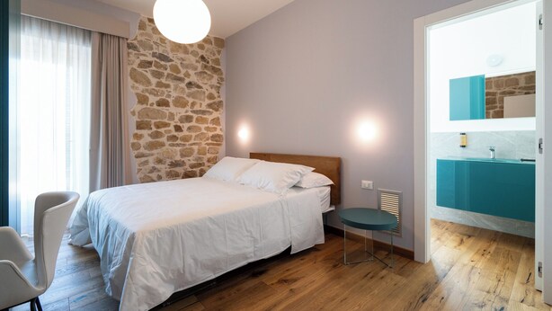 Camera con letto matrimoniale,  vista vigneti (Libero)