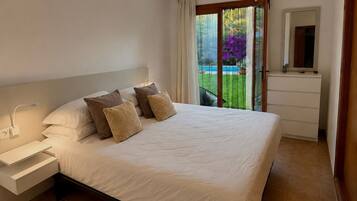 3 bedrooms, in-room safe, iron/ironing board, travel crib