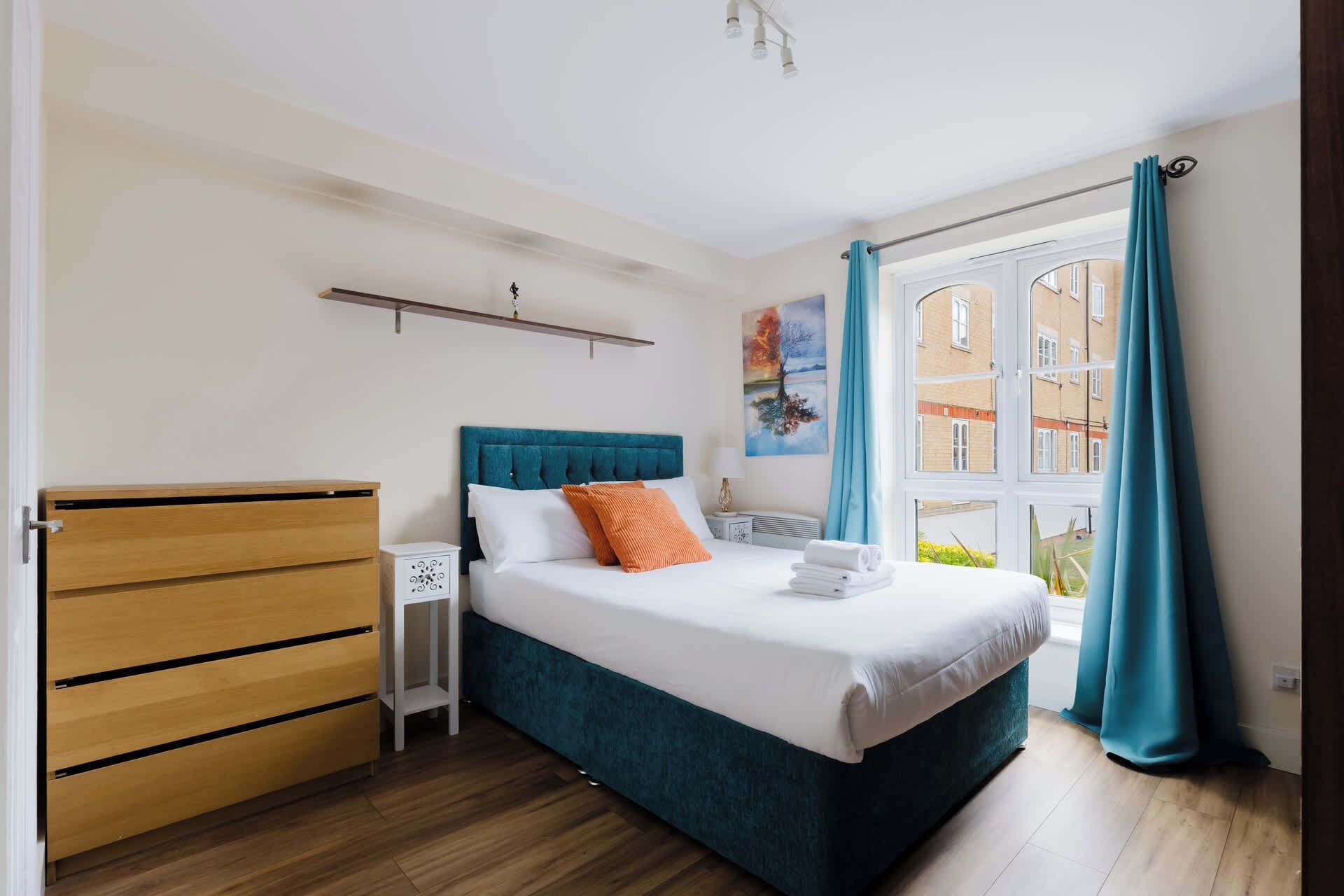 Iron/ironing board, internet, bed sheets