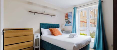 Iron/ironing board, internet, bed sheets