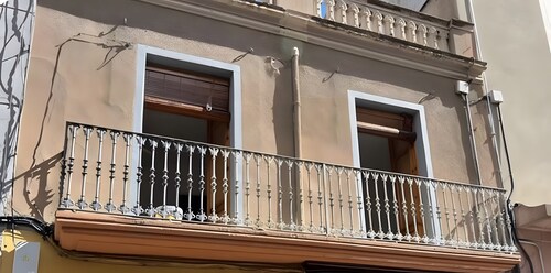 La Divina: Apartment with Balcony in the Heart of Figueres