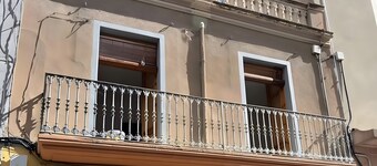 La Divina: Apartment with Balcony in the Heart of Figueres