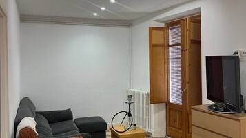 Fernseher, DVD-Player, Stereoanlage